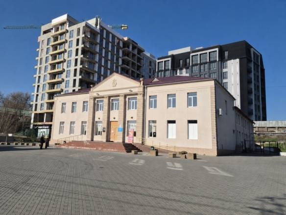 Новый строящийся жилой дом в центре Комрата за Домом культуры